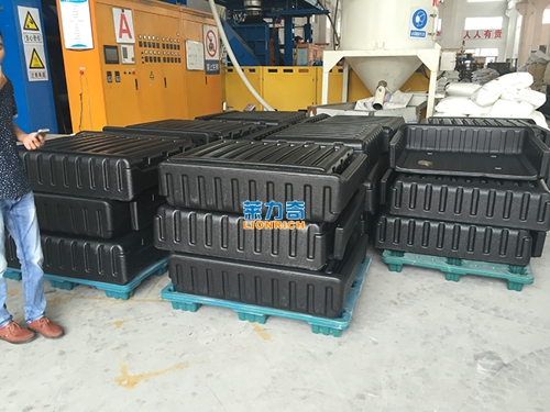 機場行李箱.jpg 機場行李箱.jpg